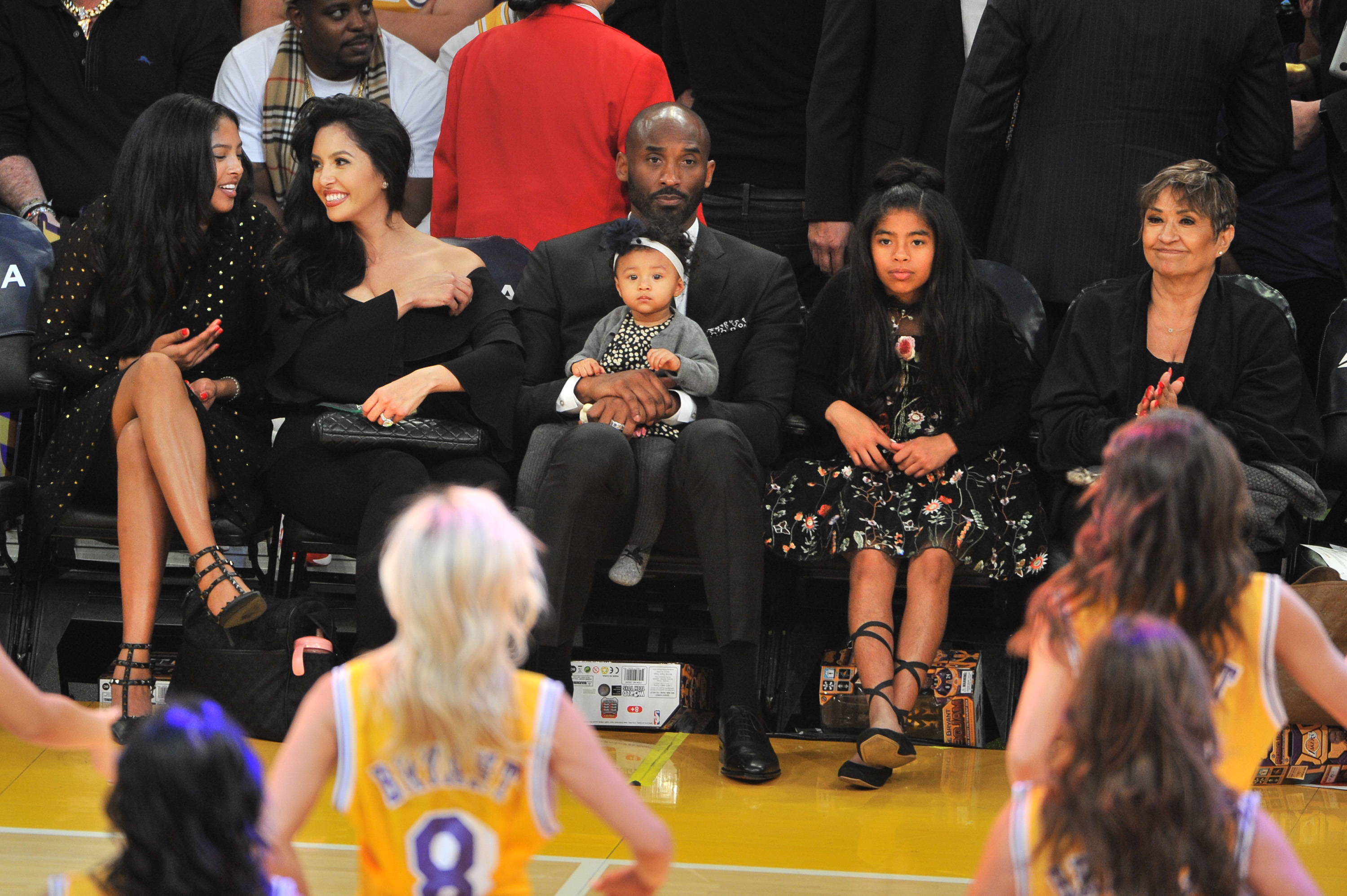 Natalia, Vanessa, Gianna, Kobe and Bianka Bryant at a basketball game between the Los Angeles Lakers and the Golden State Warriors at Staples Center on December 18, 2017, in Los Angeles, California. | Source: Getty Images