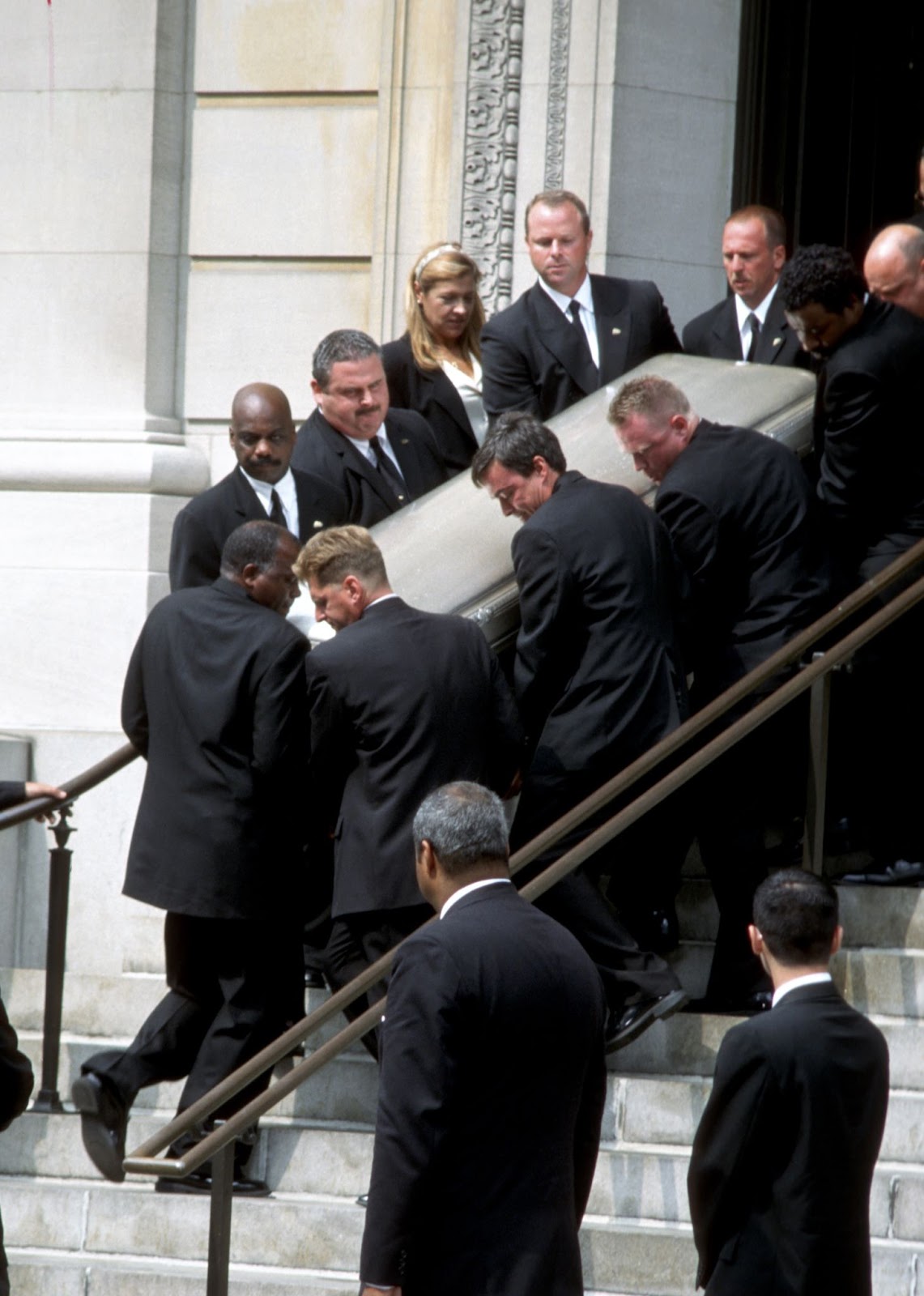 Aaliyah's coffin being carried out of St. Ignatius Loyola Roman Catholic Church on August 31, 2001, in New York. | Source: Getty Images