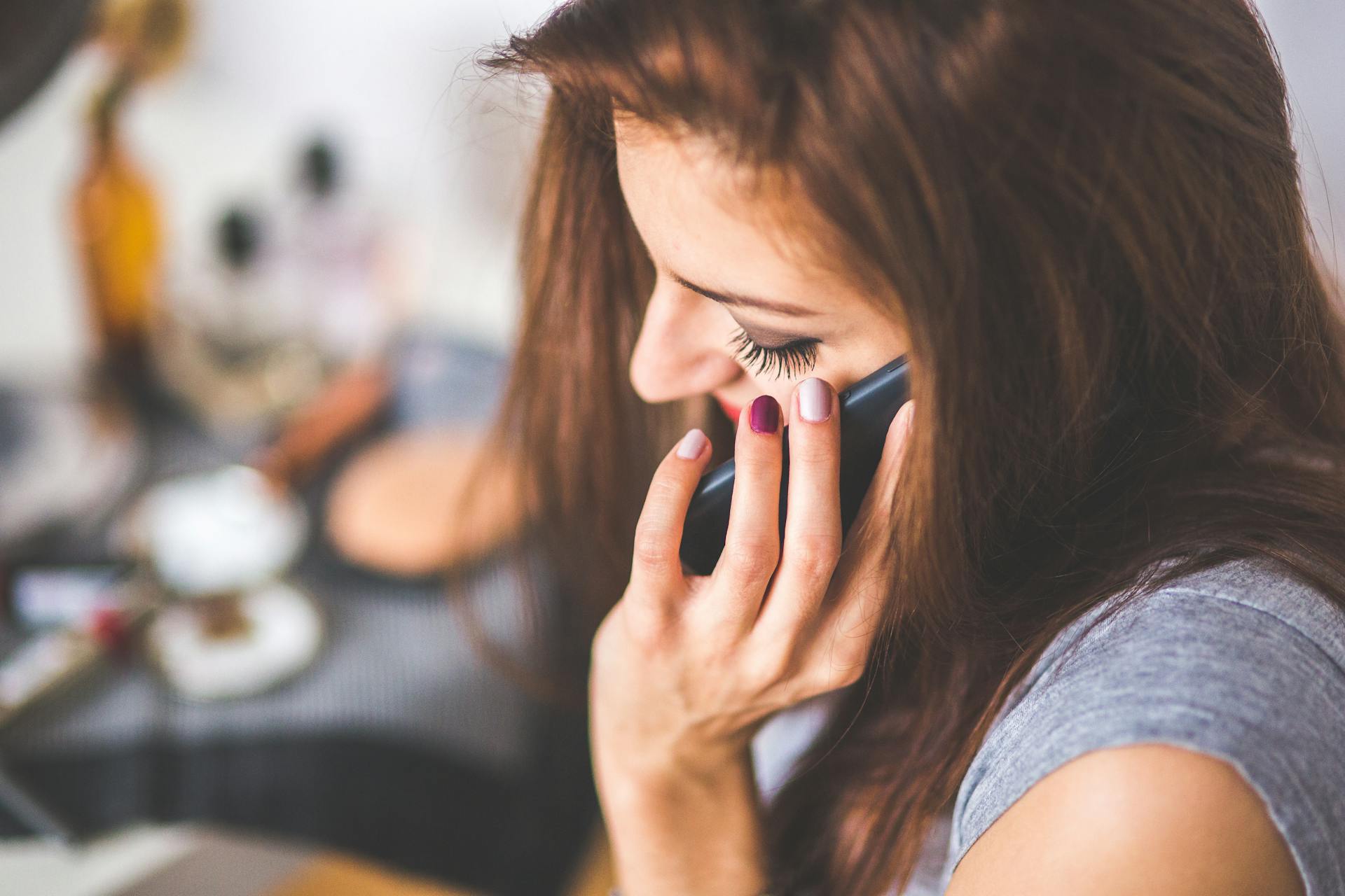 A young woman talking on the phone | Source: Pexels