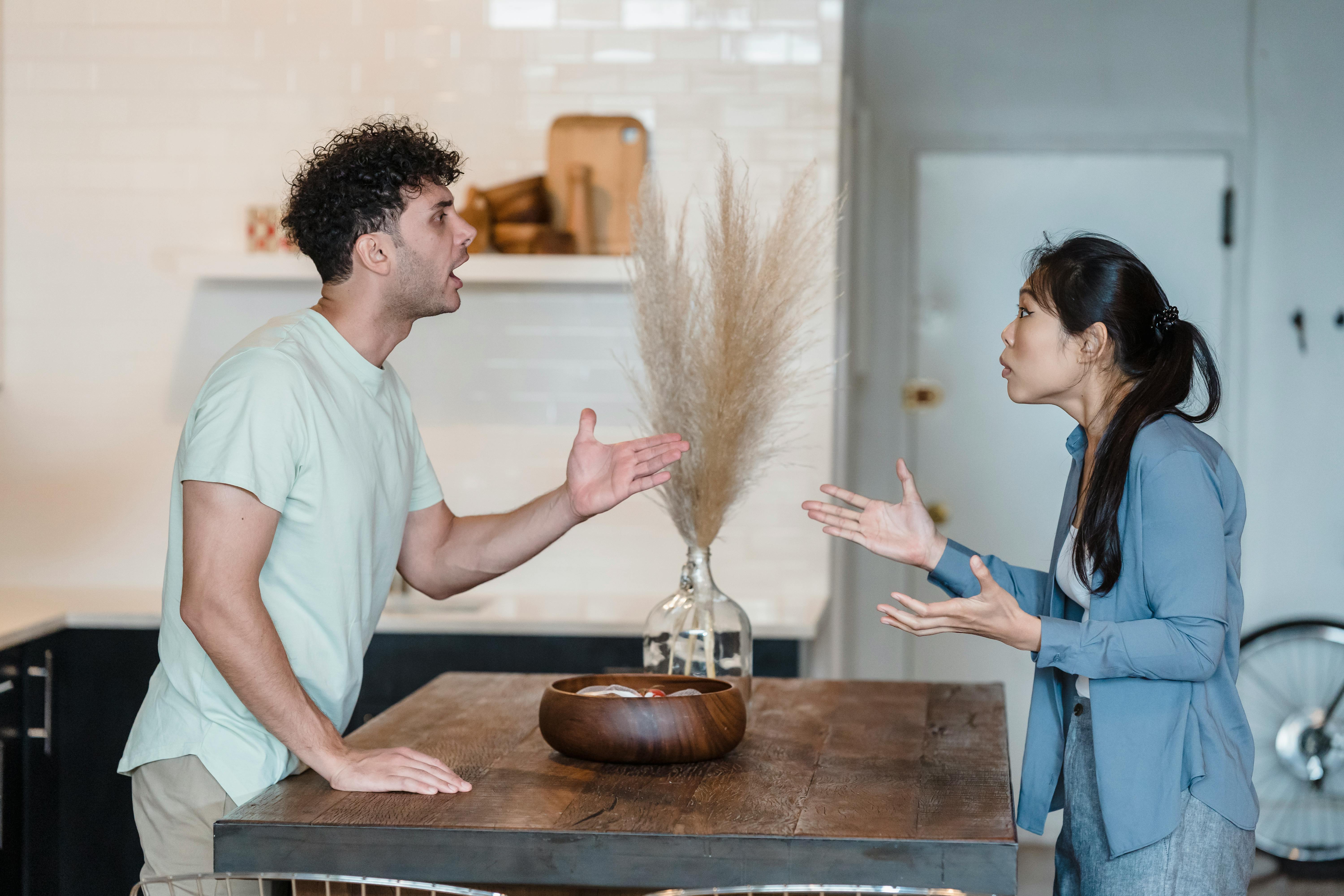 A couple arguing | Source: Pexels