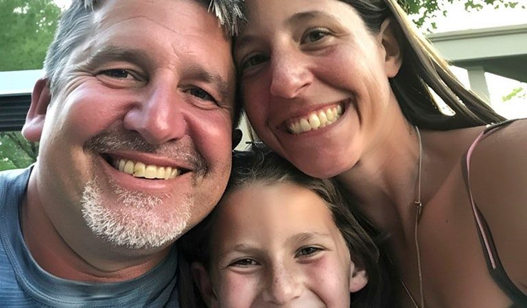 My Parents Left Me with My Uncle & Aunt So They Could Raise Only My Sister – 12 Years Later, They Reached Out over Christmas
